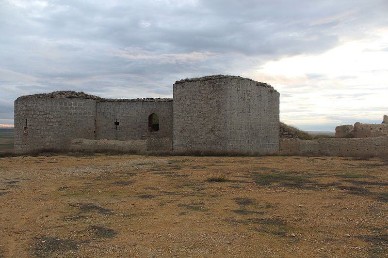 File:Panorámica de las ruinas del Castillo de Torremormojón.JPG