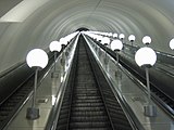Eskalator di stasiun Park Pobedy sepanjang 126 m sebagai eskalator terpanjang keempat di dunia