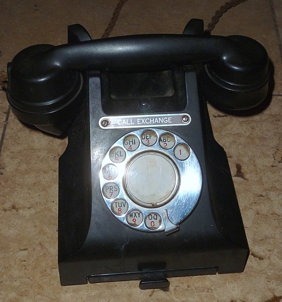 File:Phone from 1950s uk - This one is real.JPG