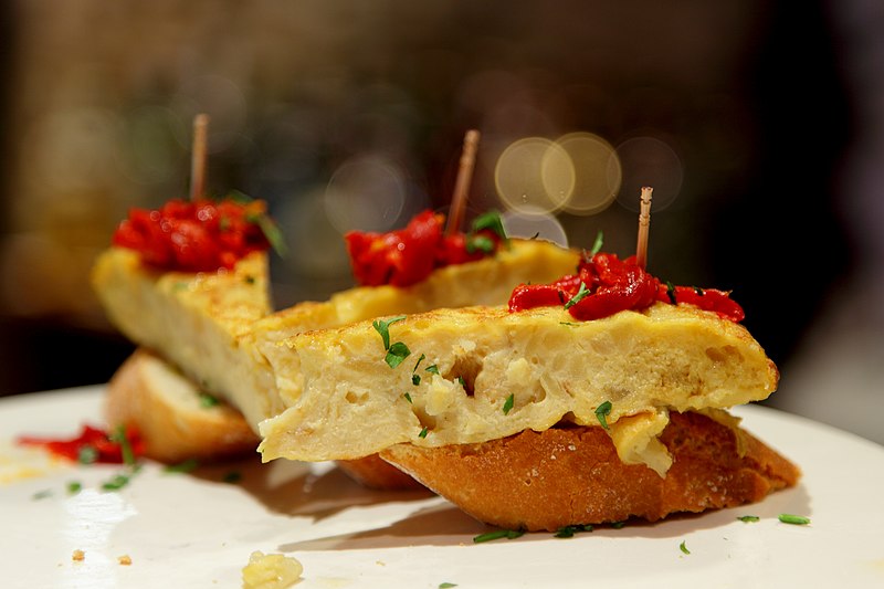 File:Pinchos de tortilla en Barcelona.jpg