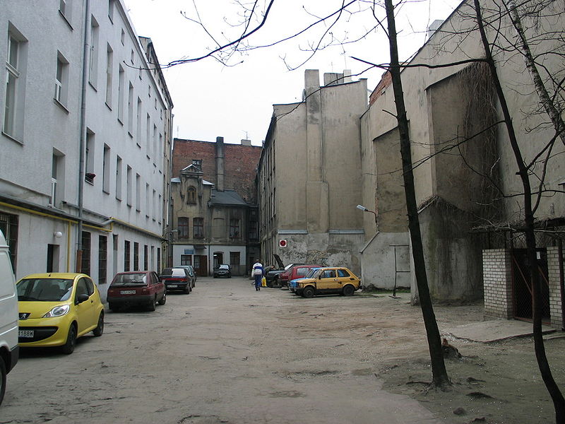 File:Piotrkowska 19 Lodz.jpg