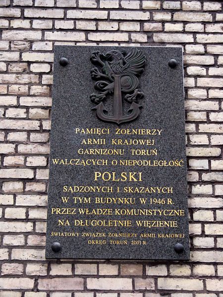 File:Plaque AK soldiers on building in Old Town in Toruń.jpg