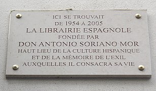 Plaque au no 72, édifice de la Librairie espagnole fondée par Antonio Soriano.