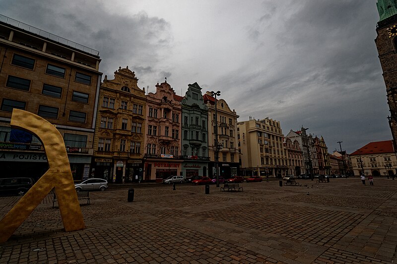 File:Plzeň - Náměstí Republiky - Panorama View 360° 09.jpg