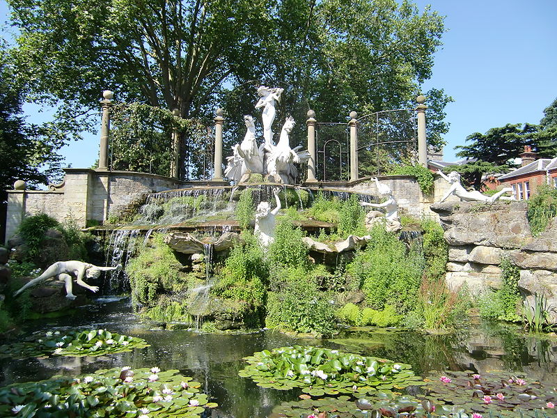 File:Pond and ladies.jpg