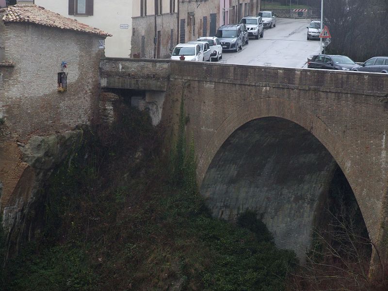 File:Ponte del Riscatto - Urbania 4.jpg