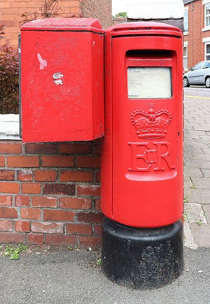 File:Post box at Sydney Street, Chester.jpg
