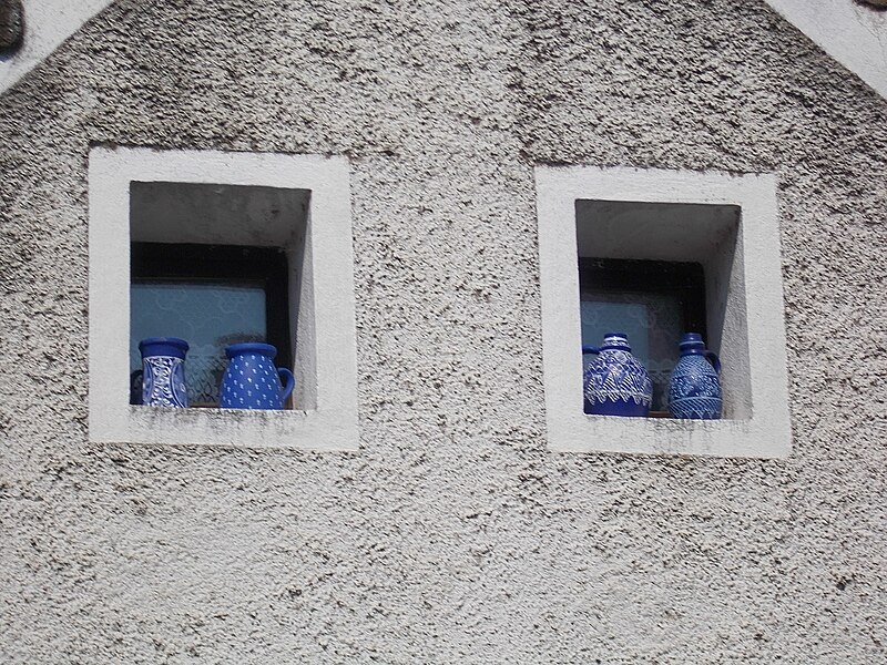 File:Pottery house complex. Bldg I. Loft window. - 28-30 Batthyány Street, Tihany.JPG