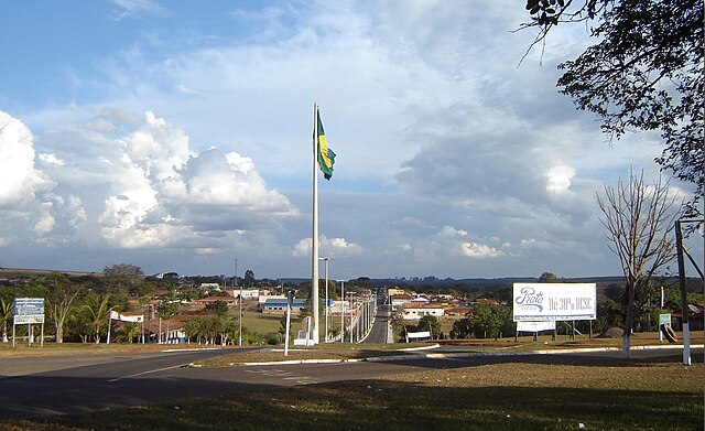 Entrada da cidade - vista da SP-255