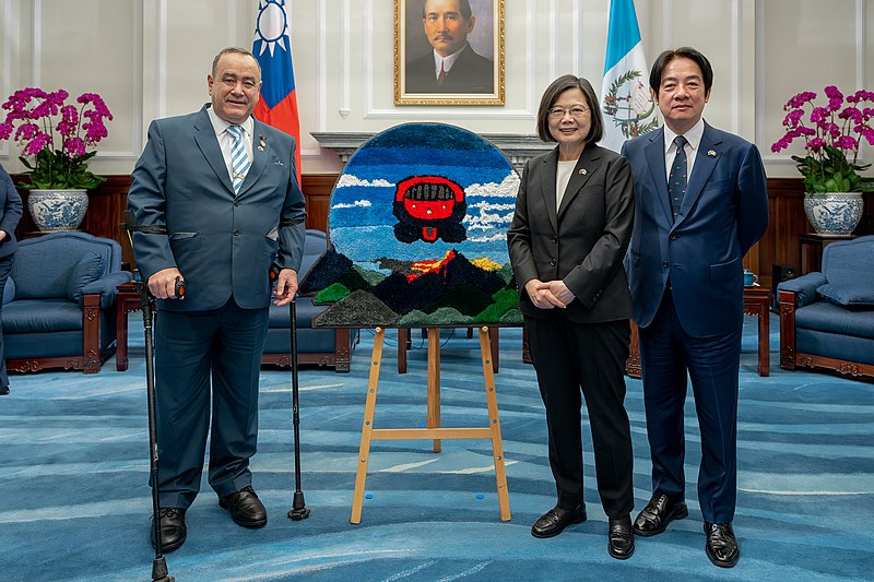 File:President Giammattei with President Tsai and Vice President Lai 2023-04-25.jpg