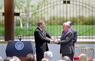 Former US president Ronald Reagan awards the first Ronald Reagan Freedom Award to Gorbachev at the Reagan Library, 4 May 1992 President Reagan presents Reagan Freedom Medal to Mikhail Gorbachev at Library.jpg