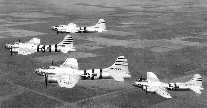 File:QB-17 Flying Fortress Drones over New Mexico 1946.jpg
