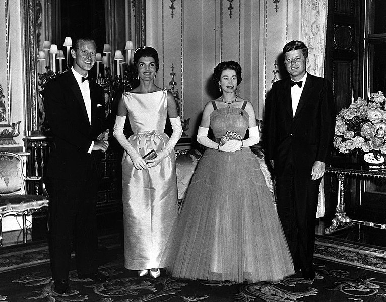 File:Queen Elizabeth and Prince Philip host Queen's Dinner for President and Mrs. Kennedy.jpg