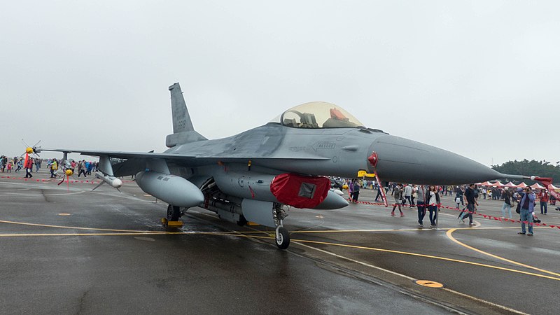 File:ROCAF F-16A 6618, 455th Wing Display at Ching Chuang Kang Air Force Base 20161126c.jpg