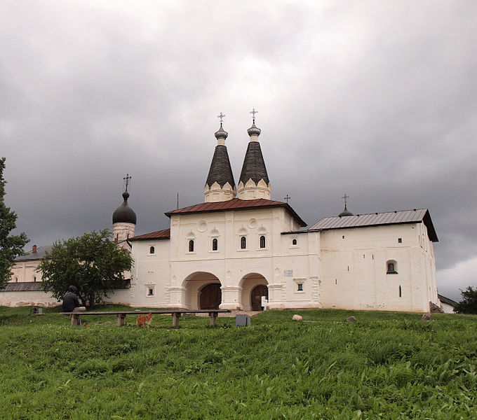 File:RU Vologda Region Ferapontovo StGate.JPG