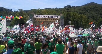 Pubblico leghista al raduno di Pontida nel giugno 2011