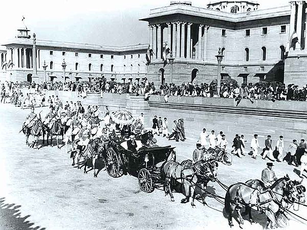 President Rajendra Prasad (in the horse-drawn carriage) during the first parade in 1950.