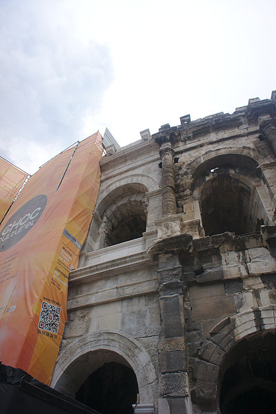 File:Restauration arène de nîme.jpg