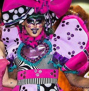 RuPaul DragCon 2022 (52073261823) (cropped - Crystal Methyd).jpg