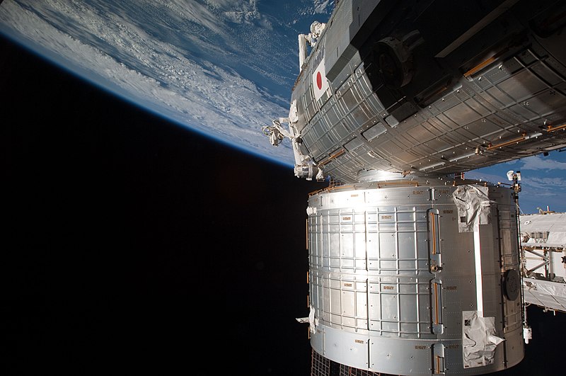 File:S126E009492 - STS-126 - Time Lapse Photography of Kibo and Port Truss - DPLA - 5e4271526c12c45387a178baee838795.jpg