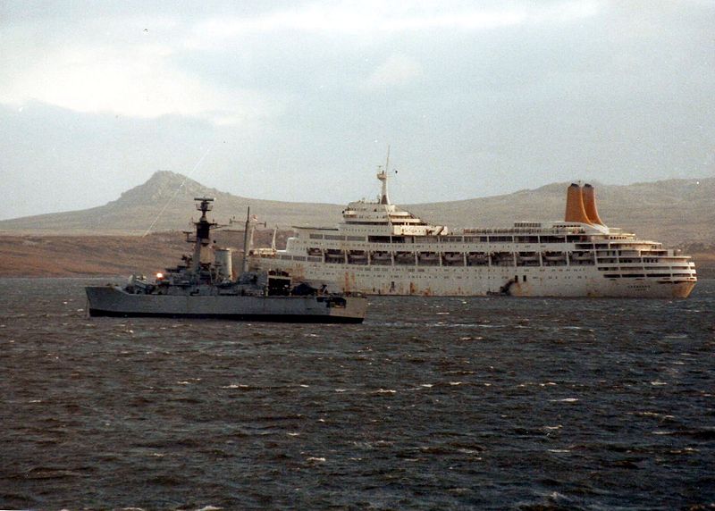 File:SS Canberra & HMS Andromeda Falklands 1982.jpg