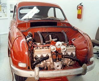 Experimentbilen Saab Monster från 1959. Bilen är en Saab 93 med två tvärmonterade 748 cc trecylindriga tvåtaktsmotorer.