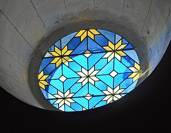 Saint-Etienne-de-Lisse kirke farvet glas 4.jpg