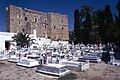 Samos-Pythagoreio-Friedhof-10-Graeber-Sarghalle-Burg-1987-gje.jpg
