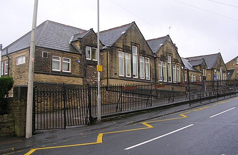 Sandy Lane Primary School - Cottingley Moor Road - geograph.org.uk - 642980.jpg