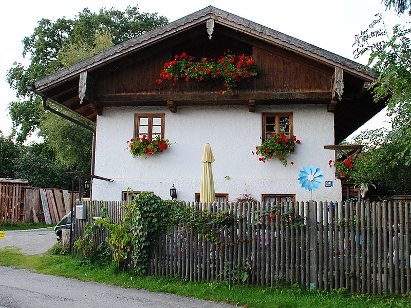 File:Sauerlach Wolfratshausener Straße 20 Stüpfer.jpg