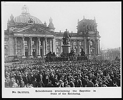 Scheidemann_proclaiming_the_Republic_in_front_of_the_Reichstag_%284688558376%29.jpg