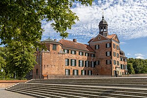 Eutin: Lage und Gemeindegliederung, Geschichte, Politik