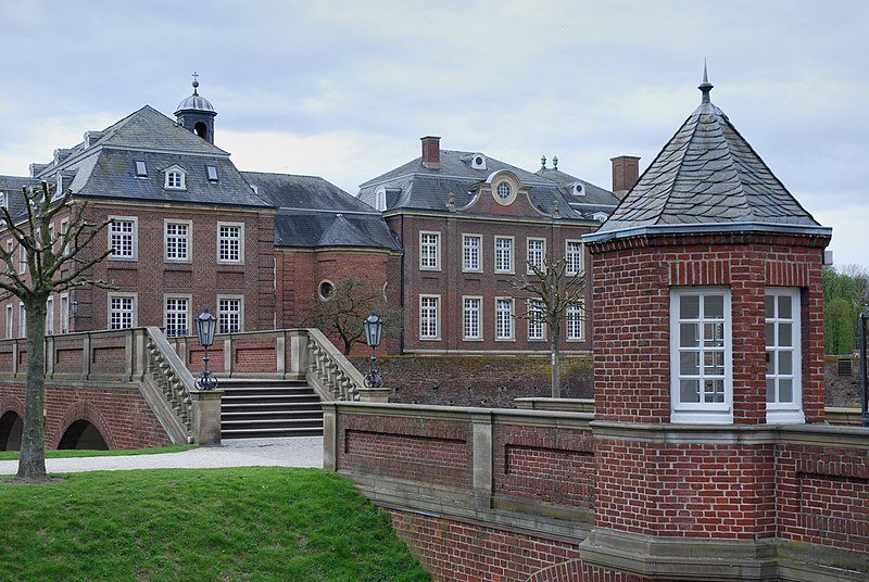 File:Schloss-Nordkirchen-Wassergraben-DSC 5389.JPG