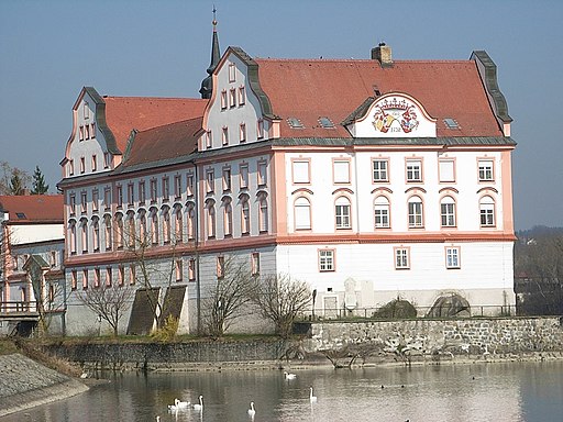 Schloss Neuhaus, Innseite