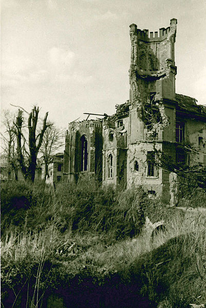 File:Schloss Rurich zerstörter Turm.jpg