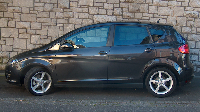 File:Seat Altea (side view).png