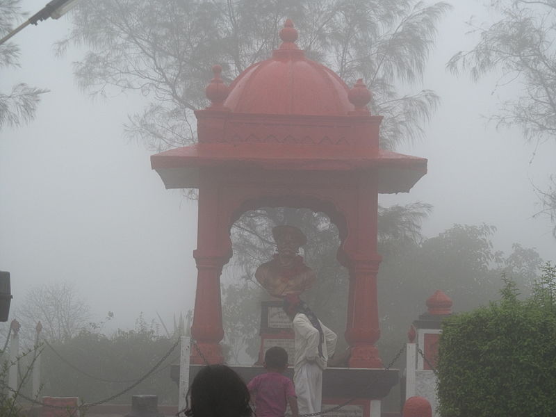 File:Shivaji Temple near the Fort.JPG