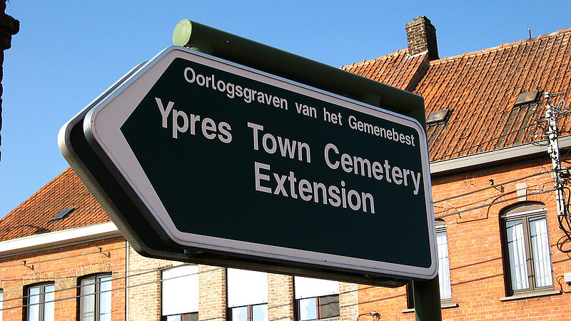 File:Sign pointing to Ypres Town Cemetery Extension.jpg