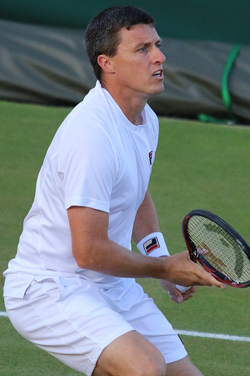Ken Skupski playing at Wimbledon 2017