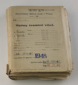 Soudní spis procesu s Karlem Čurdou a Viliamem Gerikem u Mimořádného lidového soudu v Praze v roce 1945.