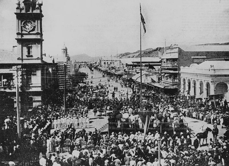 File:StateLibQld 1 120568 Federation parade in Flinders Street, Townsville, Queensland, 1910.jpg