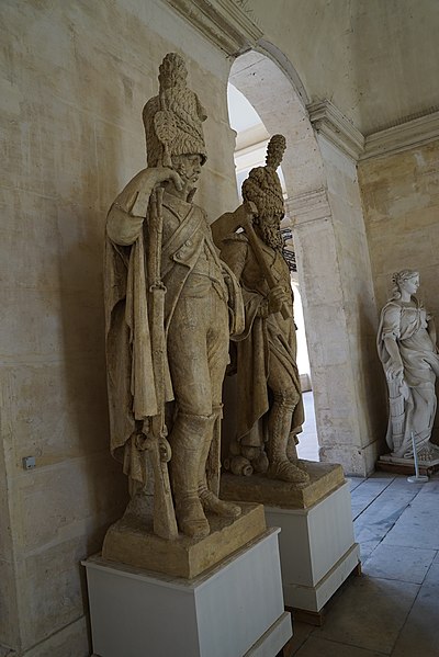 File:Statues hotel invalides 1107300.jpg