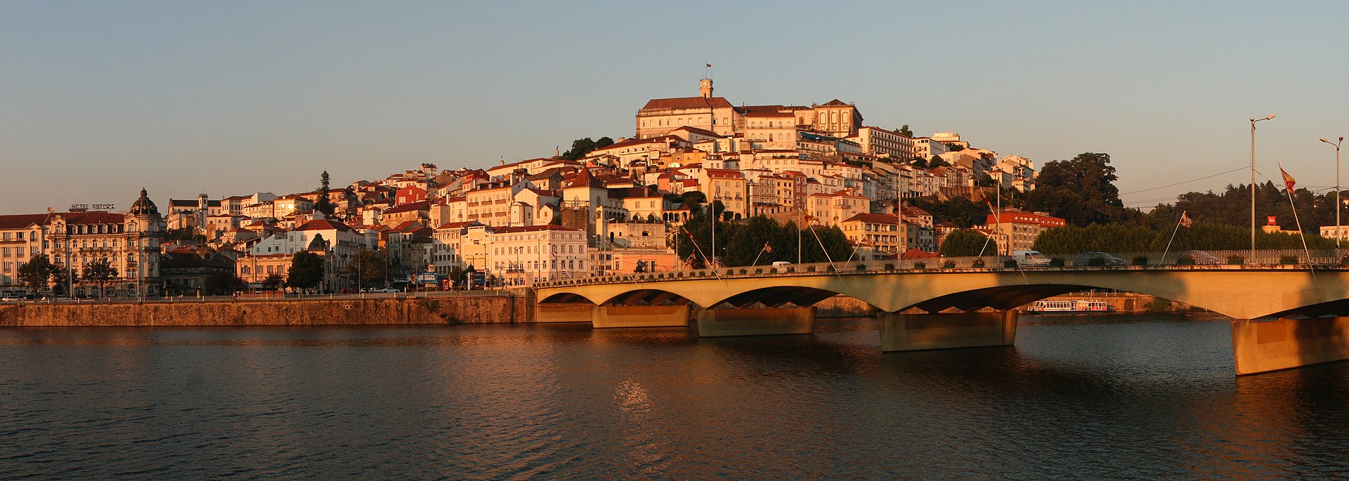 1920px-Sunset_Light_on_Coimbra_%2810249113315%29_%28cropped%29.jpg