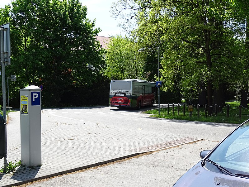 File:Třeboň, Jiráskova, autobus Irisbus Ares dopravce GW BUS (01).jpg