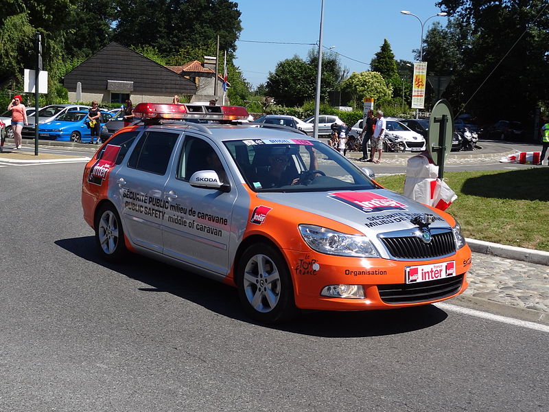 File:TDF2012 15e étape Véhicule sécurité milieu de caravane.JPG