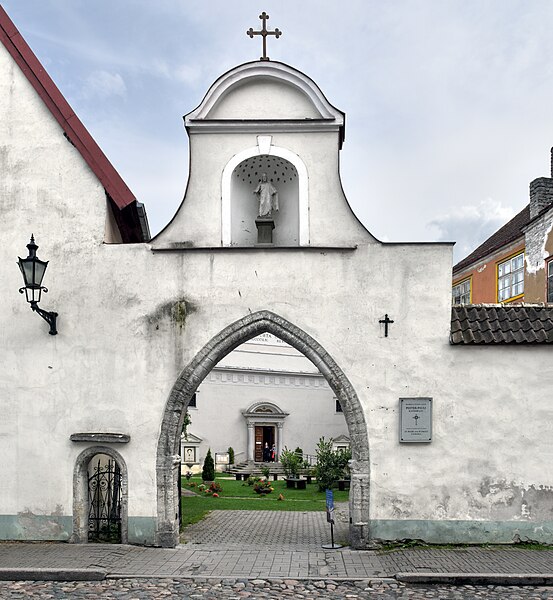 File:Tallinn St Peter and St Paul's Cathedral - street view 2015.jpg