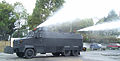 Camió blindat antidisturbis utilitzat per la policia colombiana. Fabricat per ISBI. Emmagatzema 11.500 litres d'aigua.