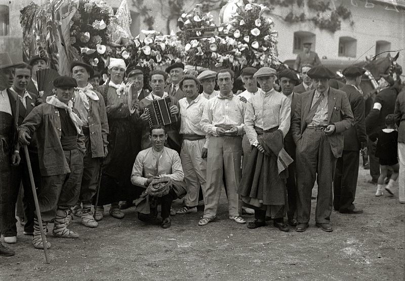 File:Tarde de toros en la plaza de 'El Txofre' (45 de 58) - Fondo Marín-Kutxa Fototeka.jpg