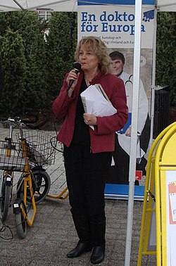 Savola puhumassa Espoonlahdessa toukokuussa 2009.