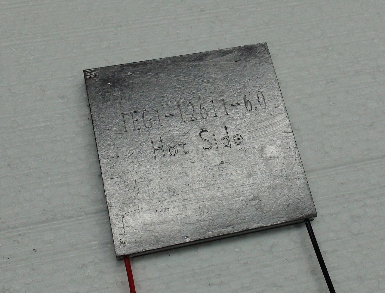 1280px-Thermoelectric_Seebeck_power_module.jpg